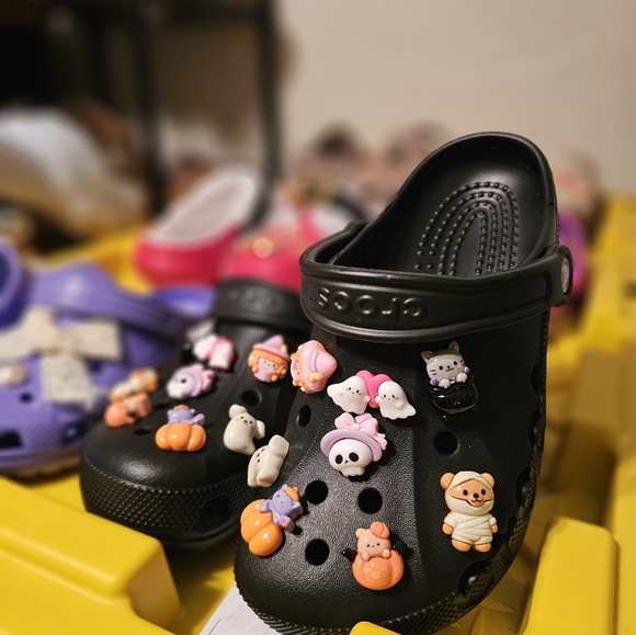 🎃NEW! Black Baya Clogs Fully Customized with Exclusive Handmade Charms👻 - Picture 5 of 8
